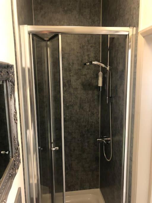 Newly Renovated Modern Studio Apartment Penzance Exterior photo